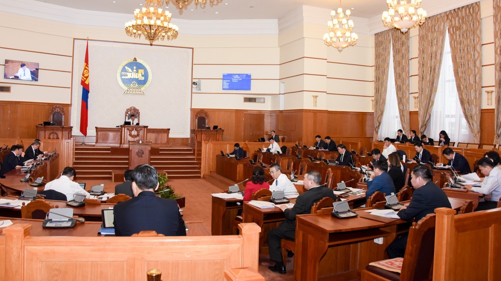 Монгол Улсын Ерөнхийлөгчийн сонгуулийн тухай хуулийн төслийг анхны хэлэлцүүлэгт шилжүүлэв